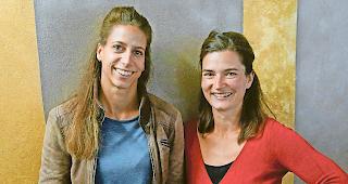 Engagiert. Carina Pousaz und Jennifer Skolovski (von links) erm&ouml;glichen den Kleinsten, mit Kultur in Kontakt zu treten.Foto mengis media