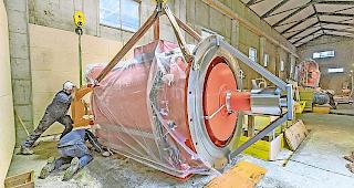 Kolosse. Die 25 Tonnen schweren Pelton-Turbinen sind eine logistische Herausforderung.Foto Thomas Andenmatten