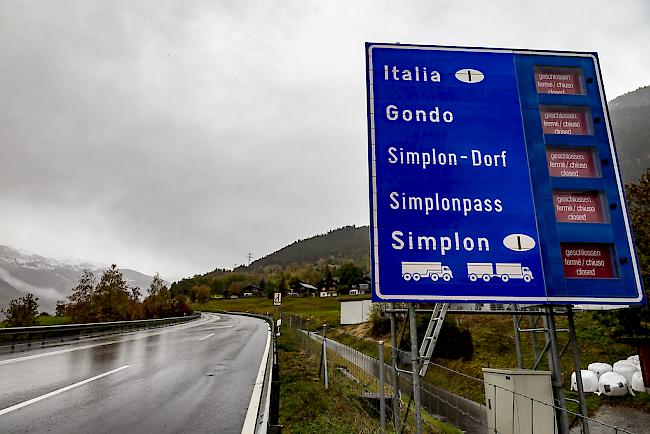 Am Simplonpass sind ob der winterlichen Strassen mehrere Fahrzeuge in einen Unfall verwickelt worden. 