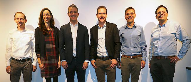 Neumitglieder Roland Steiner und Sabrina Jäger sowie die Vorstandsmitglieder Daniel Rotzer, Präsident, Andreas Zenhäusern, Medien/Kommunikation, Peter Ammann, Finanzen, Martin Berchtold, Sekretär. (von links)