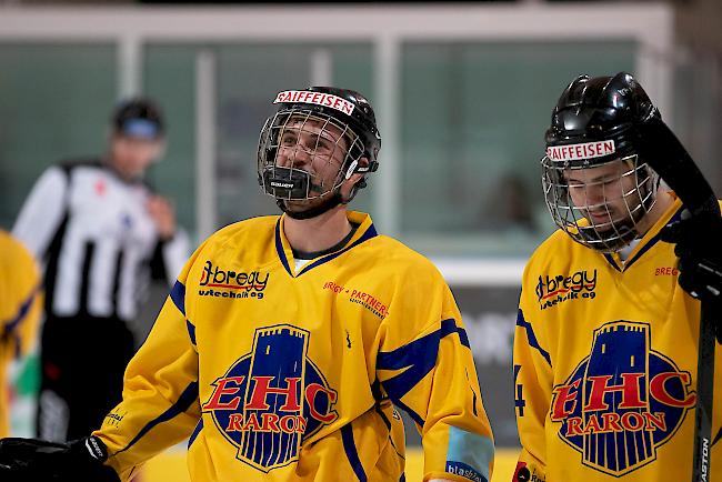 Lange Gesichter bei Mathias Witschard und Loris Schmid (v.l.) vom EHC Raron.