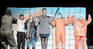 Tragikomisch. &laquo;Hase Hase&raquo; ist ein Wechselbad der Gef&uuml;hle.