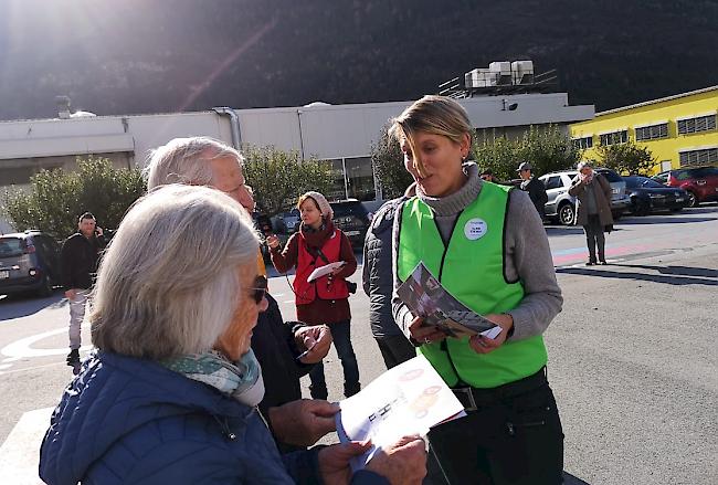 Karin Ebener von mengis media begrüsst Besucher. 