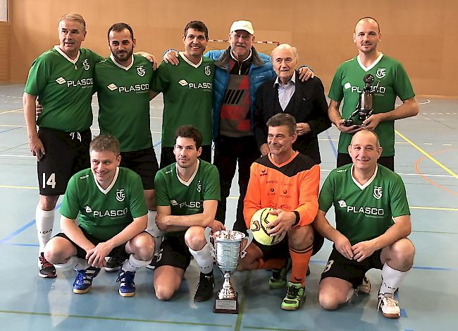 Sieg für den FC Steg beim Veteranenturnier in Visp, prominenter Zuschauer war ex-FIFA-Präsident Sepp Blatter.