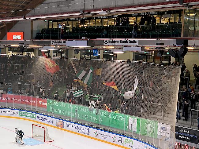 Die Fans des EHC Olten und des HC Siders zelebrierten am Sonntagabend ein weiteres Mal ihre Freundschaft. Da spielte das sportliche Geschehen fast schon eine Nebenrolle, man feierte sich gegenseitig.