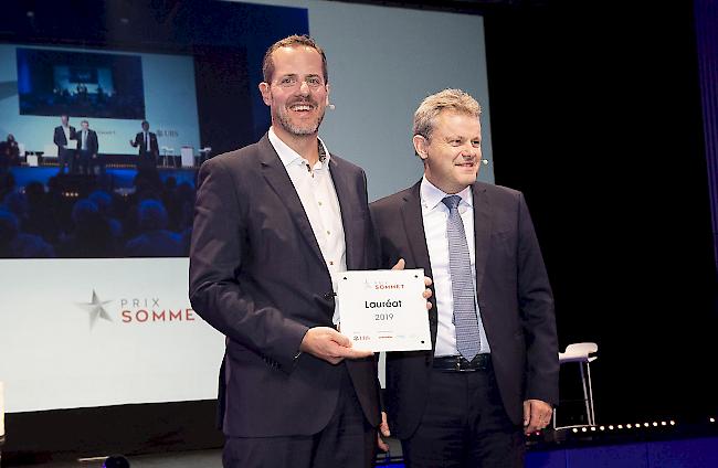 Der Gewinner, Dr. Alain Guntern, mit dem Regionaldirector von UBS Wallis, Iwan Willisch.