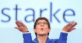 Annegret Kramp-Karrenbauer, Bundesvorsitzende der CDU und Verteidigungsministerin am Freitag nach ihrer Rede beim CDU-Bundesparteitag. 