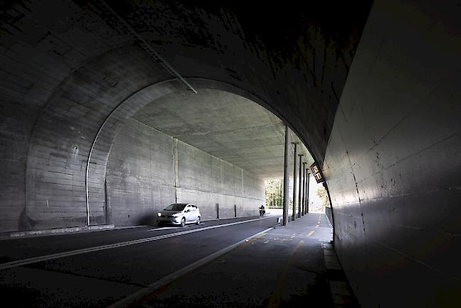 Der Strassenabschnitt am Axen konnte am Samstagmorgen wieder für den Verkehr freigegeben werden. 