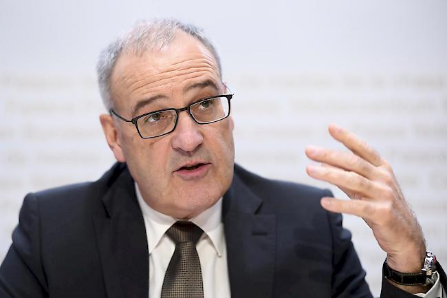 Wirtschaftsminister Guy Parmelin empfiehlt die Initiative «Mehr bezahlbare Wohnungen» zur Ablehnung.