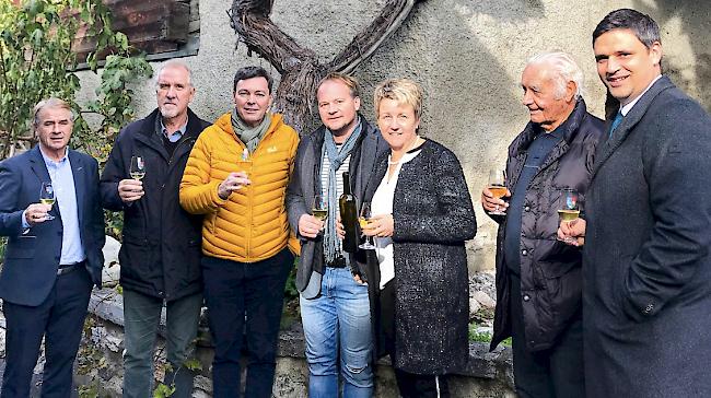 Am Montag gründete die Burgerschaft Steg-Hothenn eine Stiftung für die älteste Rebe der Schweiz. Damit soll die kulturelle Identität des Dorfes gestärkt werden.
