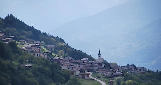 Zustupf. Die Gemeinde Eischoll will ihre Dorfplatzinfrastruktur erweitern und wird daf&uuml;r durch die Schweizer Patenschaft f&uuml;r Berggemeinden mit 52'000 Franken unterst&uuml;tzt.