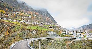 Neue Perspektive. Wer k&uuml;nftig aus dem Matter- oder dem Saastal hinunterf&auml;hrt, dem offenbart sich das Br&uuml;ckendorf in einer neuen Ansicht.