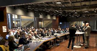 Der Verfassungsrat trat in Monthey "extra muros" zusammen.