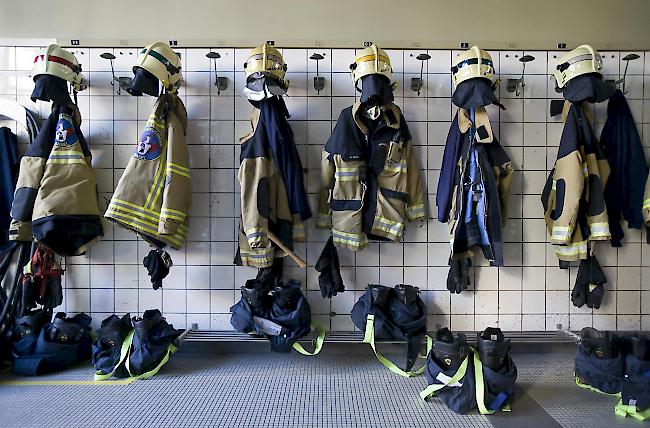 Die Serie mit bislang acht Bränden begann im vergangenen Sommer. Mitte August konnte ein Grossbrand in einer Kistenfabrik knapp verhindert werden.