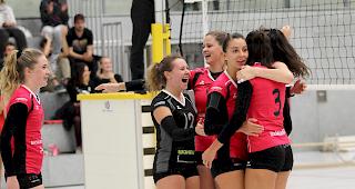 Die Frauen des VBC Visp d&uuml;rfen nach dem Heimsieg jubeln.