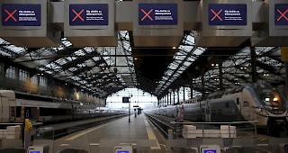 Wegen anhaltender Proteste gegen die franz&ouml;sische Regierung m&uuml;ssen Reisende in Frankreich derzeit mit erheblichen Einschr&auml;nkungen rechnen.