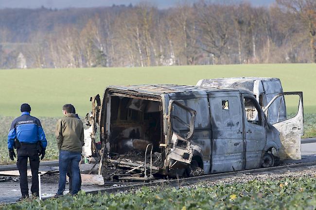 Der Versicherer der Geldtransporte der Post in der Westschweiz zieht Konsequenzen aus dem bewaffneten Raubüberfall von Anfang Dezember in Daillens VD und kündigt den Versicherungsschutz per sofort.