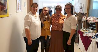 Roswitha Lehner, Isabelle L&ouml;tscher, Daniela Imboden und Noemi Salzgeber (von links) am Bazar des Hauses der Generationen St. Anna in Steg.