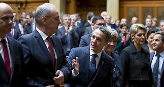 Die Spekulationen um eine m&ouml;gliche Rochade in der Regierung angefeuert hatte CVP-Parteipr&auml;sident Gerhard Pfister am Mittwoch unmittelbar nach der Gesamterneuerungswahl des Bundesrats.