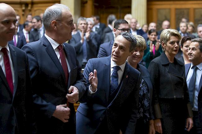 Die Spekulationen um eine mögliche Rochade in der Regierung angefeuert hatte CVP-Parteipräsident Gerhard Pfister am Mittwoch unmittelbar nach der Gesamterneuerungswahl des Bundesrats.