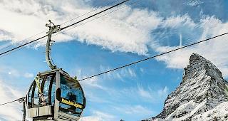 Gef&auml;hrliche Strategie. G&auml;stelimitierungen wie bei den Jungfraubahnen k&ouml;nnten schnell zum  Bumerang werden. Die Zermatt Bergbahnen setzen lieber auf dynamische Preise und vielf&auml;ltige  Angebote, um einen Overtourism abzuwenden.Fotos zvg