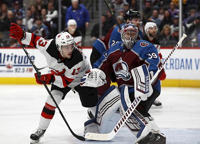 Der Natischer Nico Hischier (links) und seine New Jersey Devils kassieren gegen Colorado bereits die 7. Niederlage in Folge.