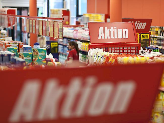 Mangels Profitabilität. Der Discounter Denner beabsichtigt, kleine Filialen in ländlichen Gebieten zu schliessen.