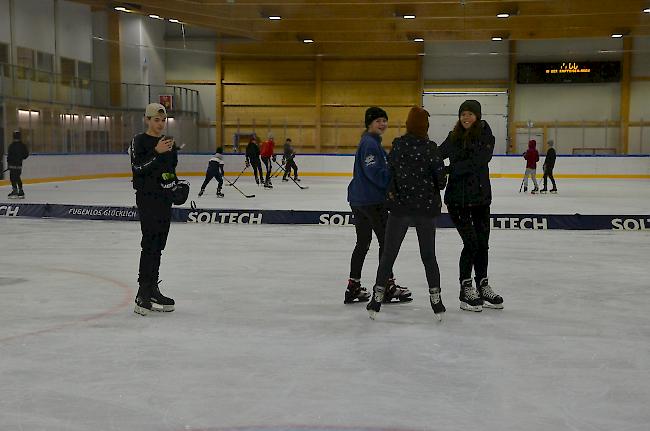 Tag der offenen Tür. Impressionen der neuen Raiffeisen Arena in Raron.