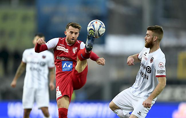 Lenjani (links) und der FC Sitten schliessen eine enttäuschende Vorrunde mit einem 1:1 gegen Xamax ab.