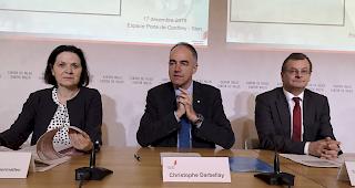 Informierten am Dienstag zur Ausbildungsoffensive des Kantons f&uuml;r Pflegepersonal: Staatsr&auml;tin Esther Waeber-Kalbermatten, Staatsrat Christophe Darbellay und Stefan Bumann, Dienstchef f&uuml;r terti&auml;re Bildung im Kanton.