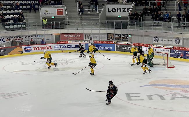 Der EHC Visp und der HC Thurgau am Dienstagabend in der LONZA Arena.