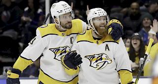 Treffsicher.&nbsp;Roman Josi (links) erzielte erzielte gegen die New York Islanders sein zehntes Saisontor.