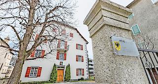 Widerstand. Die hiesigen KESB (im Bild: Brig) wollen keine Reduktion der Standorte von derzeit sieben auf maximal noch drei.Foto mengis media/andrea soltermann