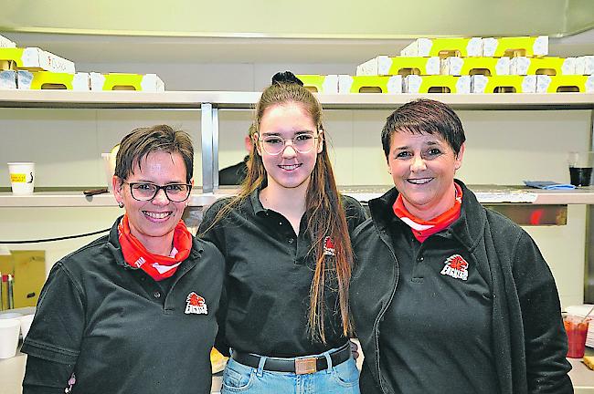 Patricia Karlen (52), Visp, Debora Hutter (17), Eggerberg, und Cornelia Imstepf (58), Lalden.