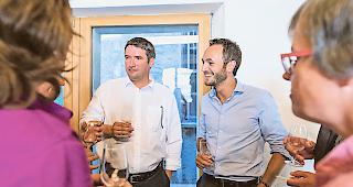 SP-Pr&auml;sidium. Mathias Reynard lieb&auml;ugelt mit einer Kandidatur f&uuml;r die Nachfolge von Christian Levrat (links). Foto Keystone