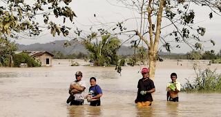 "Phanfone" war am Dienstag auf Land getroffen, als viele Philippiner sich auf dem Weg zu ihren Familien befanden, um das Weihnachtsfest mit ihnen zu verbringen.
