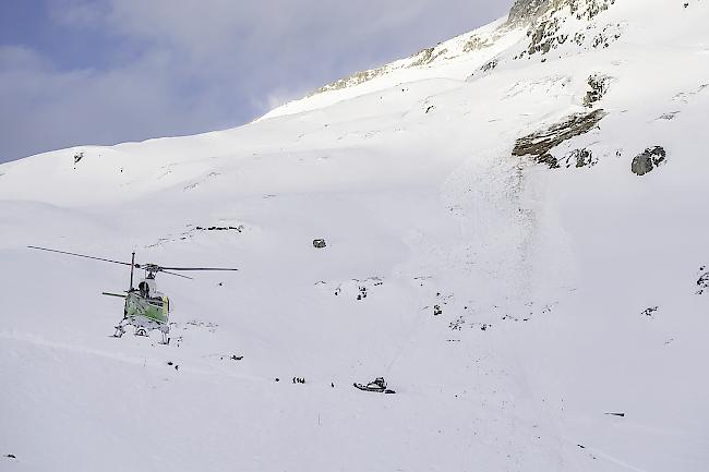 Eine Lawine ist auf eine Skipiste im Gebiet Andermatt niedergegangen.