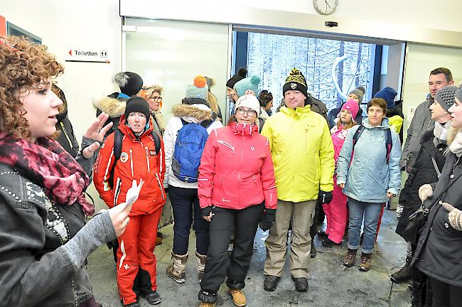 An die 50 Personen waren am Samstag in Saas-Fee auf den Spuren von Wham!...