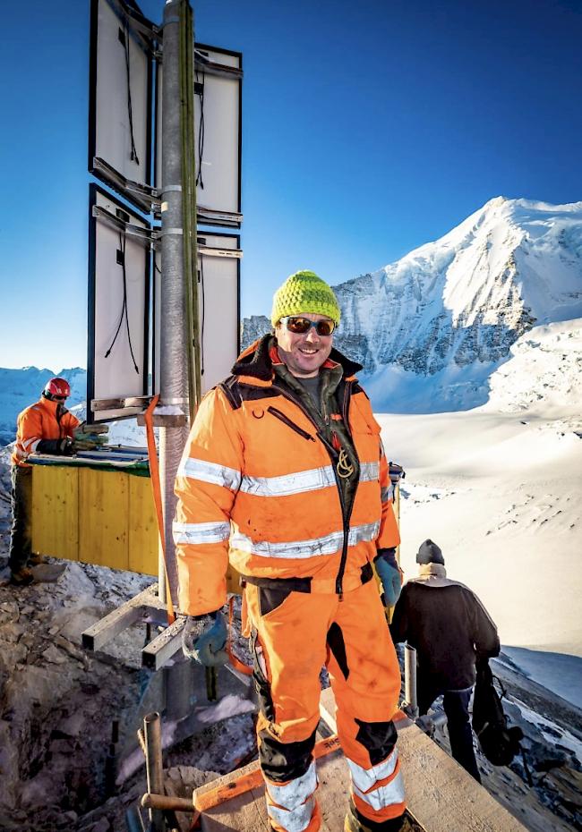 In Zusammenarbeit mit Air Zermatt ist am Montag im Auftrag des Kantons Wallis am Fuss des Brunegghorns eine Radaranlage von Geopraevent zur Überwachung des Hängegletschers Ost unterhalb des Gipfels des Weisshorn (4506 m ü. M.) installiert worden. Laut Einschätzung von Gletscherexperten droht der Hängegletscher abzubrechen.