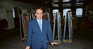 Francesco Martin. Ma&icirc;tre d&rsquo;h&ocirc;tel im Mont Cervin Palace, Zermatt.