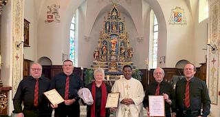 Am Patronatsfestes des Kirchenchors T&auml;sch wurden vier Jubilare f&uuml;r insgesamt 125 Jahre Mitgliedschaft ausgezeichnet.