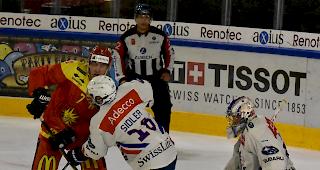 Meyrat gegen die GCK-Lions-Abwehr mit Torh&uuml;ter Z&uuml;rrer, Siders setzte sich erst im Penaltyschiessen durch.