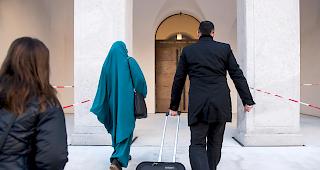 Eine mutmassliche Dschihad-Reisende im Dezember 2017vor dem Bundesstrafgericht in Bellinzona.