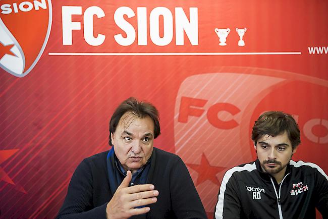 Der neue Mann ist da. Präsident Christian Constantin (links) stellt den neuen Trainer Ricardo Dionisio Pereira vor.