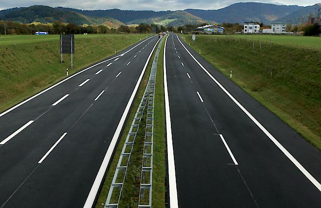 Der Unfallverursacher wurde laut Polizei beim Zusammenprall lebensgefährlich verletzt. (Symbolbild)