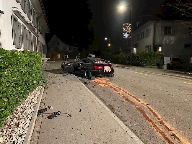 Gemäss ersten Erkenntnissen war der Portugiese mit einer Geschwindigkeit von über 100 Kilometern pro Stunde mit dem Auto gegen eine Hausmauer geprallt.