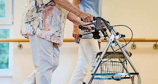 Stichtag 1. Januar. Neue Angestellte mit einem Berufsattest erhalten 20 Franken weniger als ihre Arbeitskollegen.Foto keystone