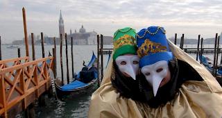 Am traditionellen &laquo;Carnevale di Venezia&raquo; tummeln sich in der Lagunenstadt bis zu 130'000 Besucher.