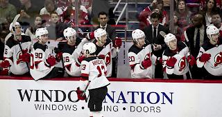 Mann des Spiels. Nico Hischier trifft beim Sieg gegen die Washington Capitals doppelt.