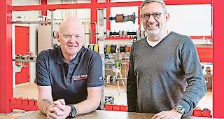 Viel Geschichte. Die Studer S&ouml;hne Elektro AG in Visp geh&ouml;rt zu den &auml;ltesten Oberwalliser Familienunternehmen in der Elektrobranche. Lothar (rechts) und Marco Studer f&uuml;hren das Familienunternehmen bereits in der dritten Generation.Foto mengis media/Daniel Berchtold